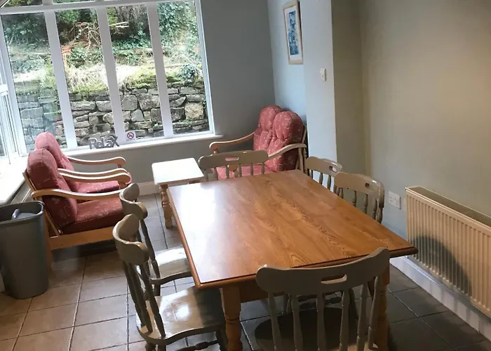 Comfortable With Modern Amenities Ideal For Families *